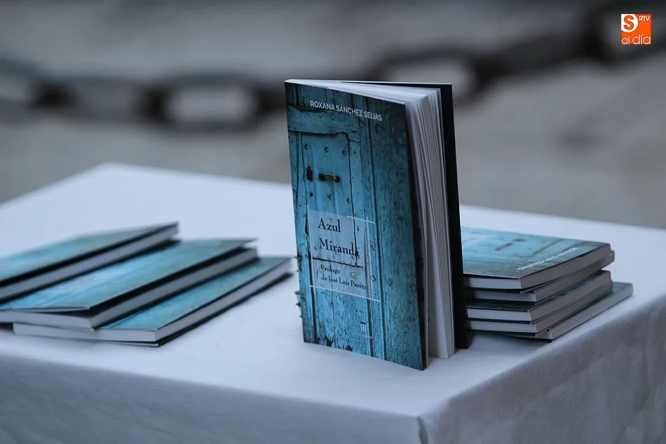 Foto 6 - Roxana S&aacute;nchez presenta su libro de poemas &lsquo;Azul Miranda&rsquo;&nbsp;