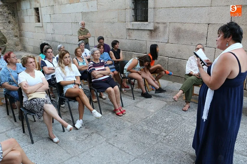 Foto 4 - Roxana S&aacute;nchez presenta su libro de poemas &lsquo;Azul Miranda&rsquo;&nbsp;