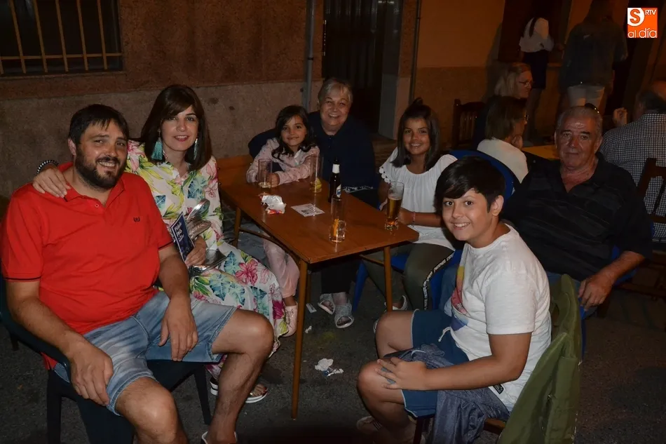 Foto 10 - Larga velada festiva en el barrio de Santa Ana con despedida de soltera incluida  