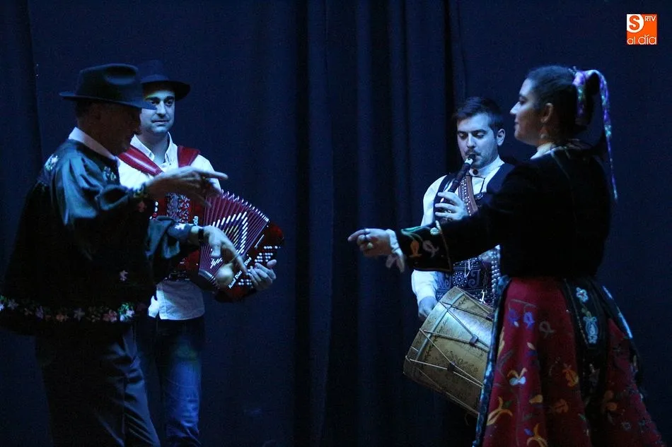 Foto 3 - El folclore cierra la semana cultural de los mayores