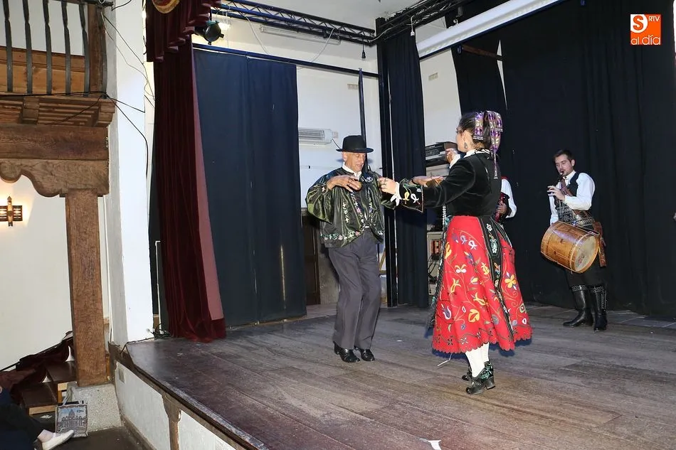 Foto 2 - El folclore cierra la semana cultural de los mayores