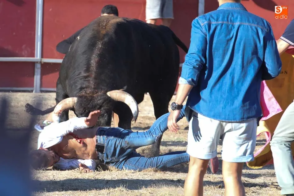 Foto 11 - Corneado de gravedad un joven de 25 a&ntilde;os en el Toro del Aguardiente de Santa Marta