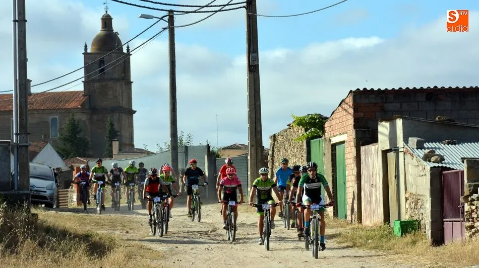 Foto 11 - La marcha cicloturista de Lumbrales ofreci&oacute; una atractiva ruta por pueblos de la comarca del...
