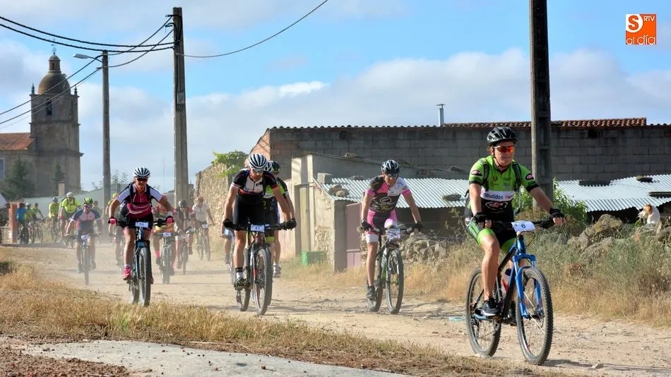 Foto 10 - La marcha cicloturista de Lumbrales ofreci&oacute; una atractiva ruta por pueblos de la comarca del...
