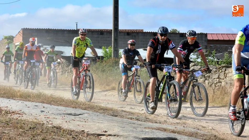 Foto 6 - La marcha cicloturista de Lumbrales ofreci&oacute; una atractiva ruta por pueblos de la comarca del...