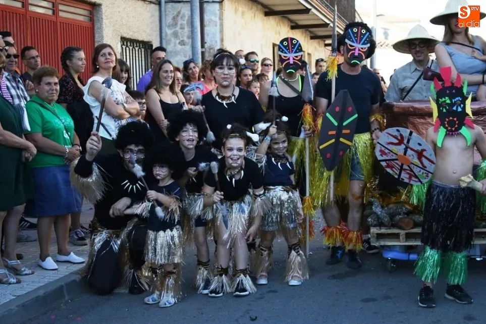 Foto 7 - Cientos de j&oacute;venes y pe&ntilde;istas animan las fiestas de Galinduste