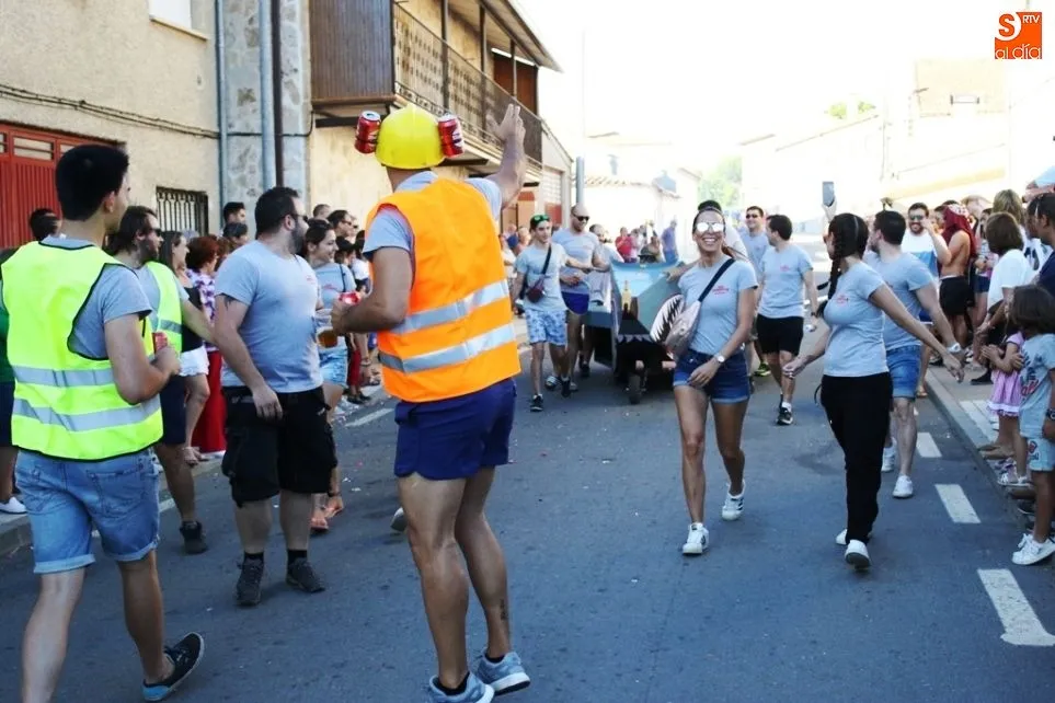Foto 6 - Cientos de j&oacute;venes y pe&ntilde;istas animan las fiestas de Galinduste