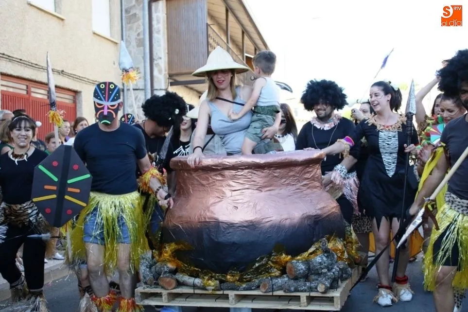 Foto 5 - Cientos de j&oacute;venes y pe&ntilde;istas animan las fiestas de Galinduste