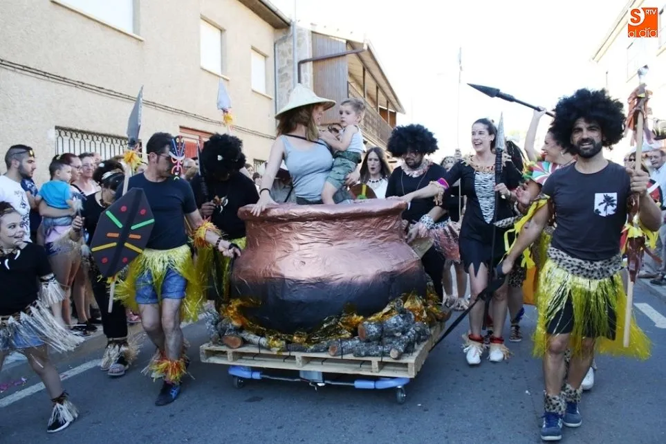 Foto 3 - Cientos de j&oacute;venes y pe&ntilde;istas animan las fiestas de Galinduste