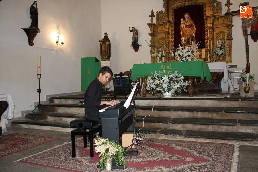 Foto 2 - Brillante concierto de piano de Hugo Hern&aacute;ndez Curto en Monterrubio de la Sierra