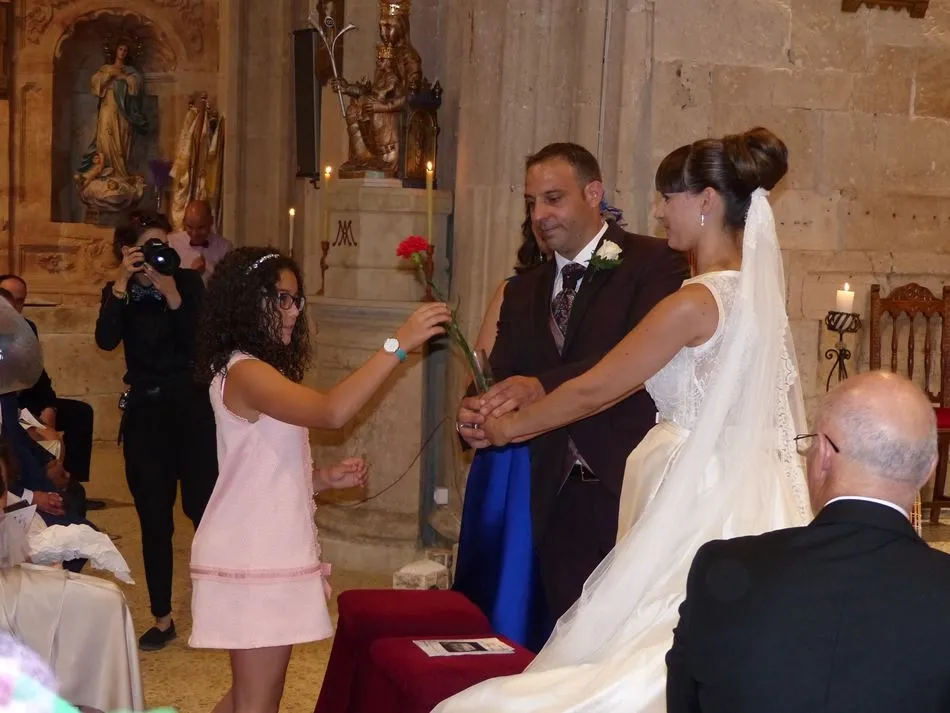 Foto 10 - Pen&eacute;lope y Jos&eacute; se dan el &lsquo;s&iacute; quiero&rsquo; en la iglesia de San Pedro