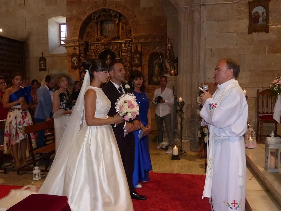 Foto 2 - Pen&eacute;lope y Jos&eacute; se dan el &lsquo;s&iacute; quiero&rsquo; en la iglesia de San Pedro