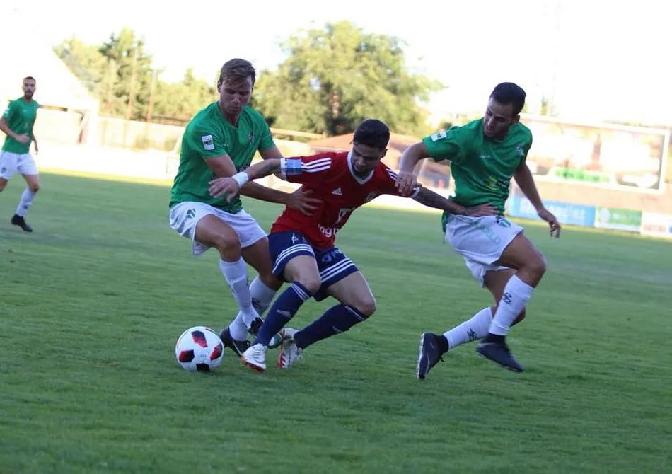 Foto 7 - El Guijuelo se lleva el XXV Trofeo Ciudad de &Aacute;vila&hellip; tras 20 penaltis