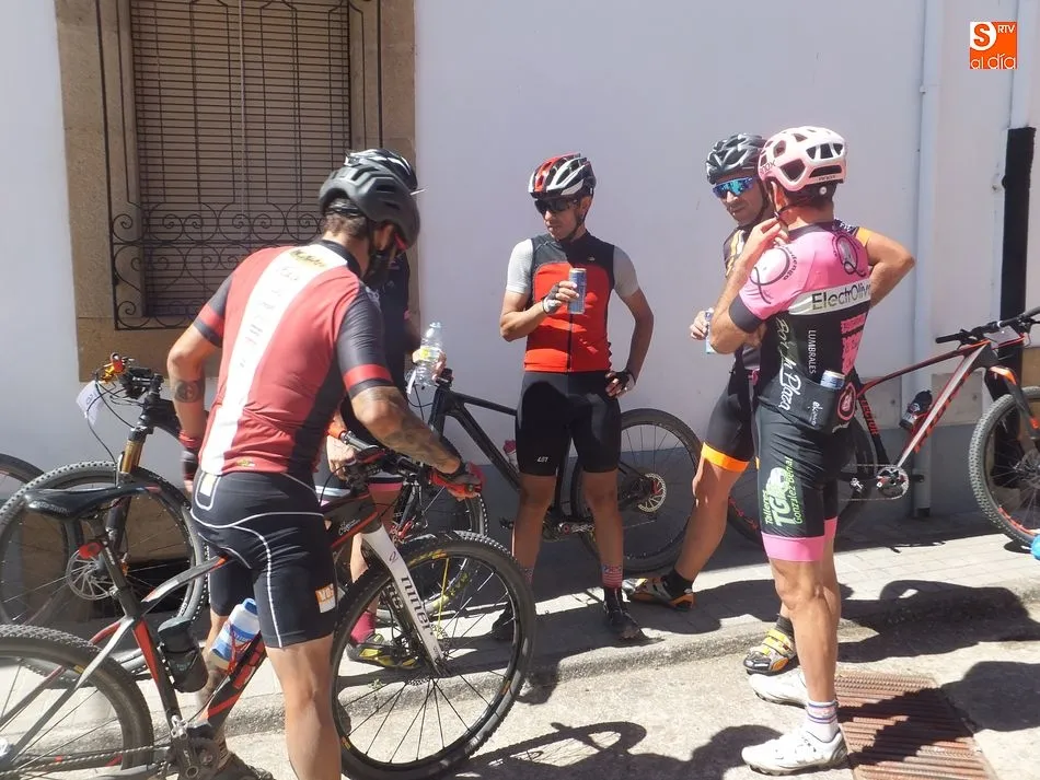 Foto 2 - La marcha cicloturista de Lumbrales ofreci&oacute; una atractiva ruta por pueblos de la comarca del...