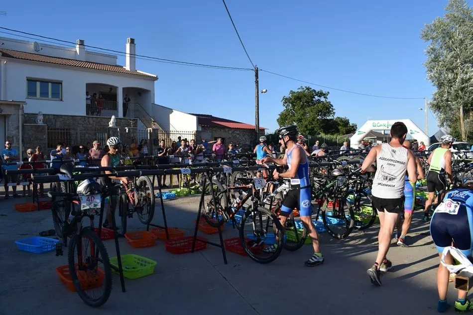 Foto 2 - Sonia S&aacute;nchez y Antonio Cerezo se llevan la victoria en el Duatl&oacute;n de Aldearrodrigo