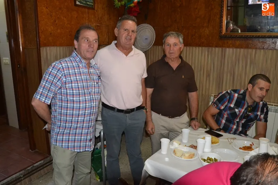 Foto 7 - El barrio de Santa Ana remata sus fiestas con una misa y un vino espa&ntilde;ol  