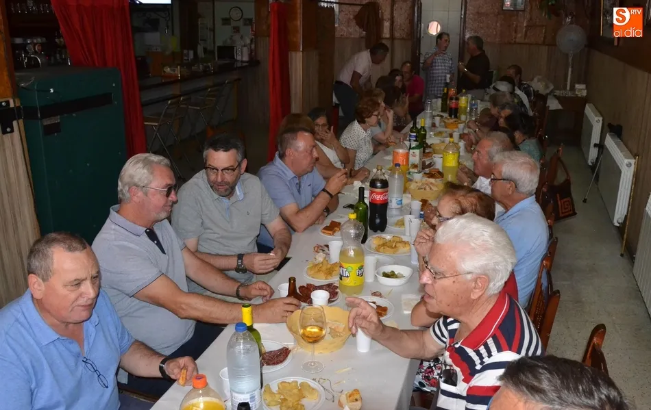 Foto 2 - El barrio de Santa Ana remata sus fiestas con una misa y un vino espa&ntilde;ol  