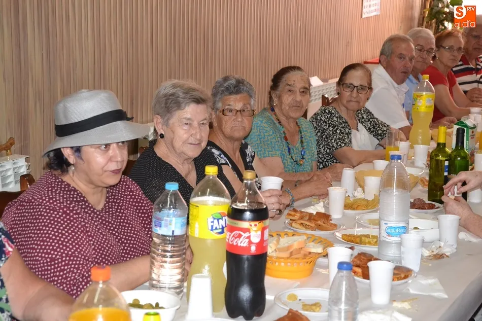 Foto 5 - El barrio de Santa Ana remata sus fiestas con una misa y un vino espa&ntilde;ol  