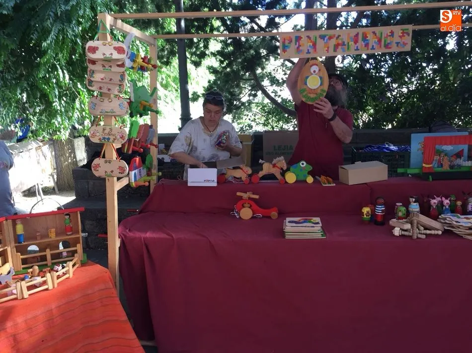 Foto 3 - Artesan&iacute;a y tradici&oacute;n se fusionan en una nueva edici&oacute;n de la Feria Agroalimentaria de Monleras  