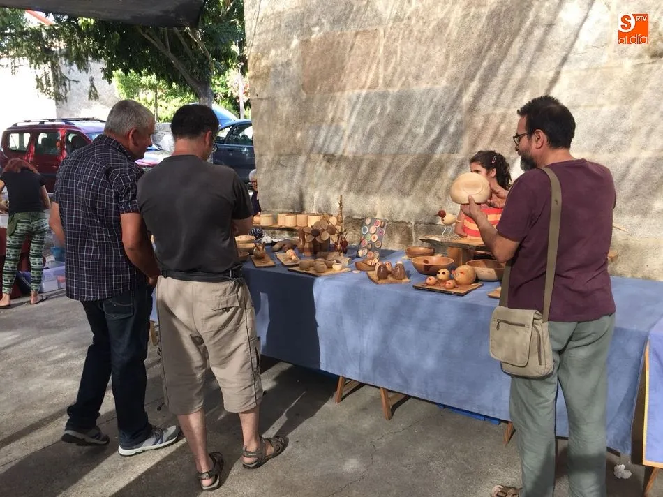 Foto 2 - Artesan&iacute;a y tradici&oacute;n se fusionan en una nueva edici&oacute;n de la Feria Agroalimentaria de Monleras  