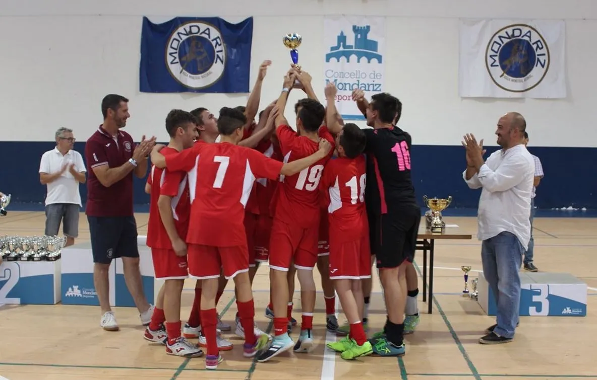 Foto 7 - El III Cadete se proclama campe&oacute;n del Torneo Internacional de Mondariz  