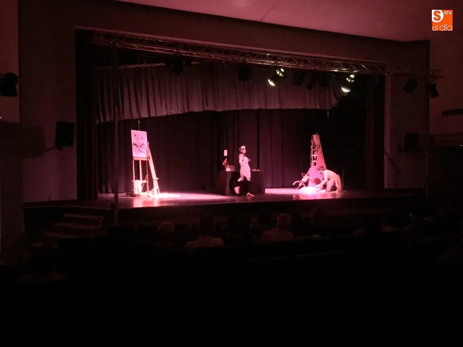 Foto 8 - Uni&oacute;n Teatro representa en Vitigudino &lsquo;Desmontando a Shakespeare&rsquo;  