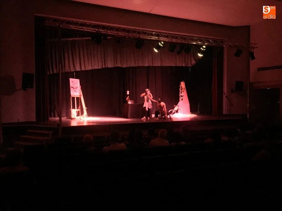 Foto 5 - Uni&oacute;n Teatro representa en Vitigudino &lsquo;Desmontando a Shakespeare&rsquo;  