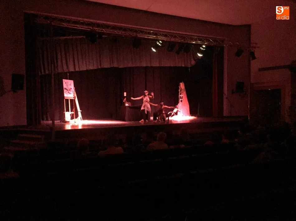 Foto 4 - Uni&oacute;n Teatro representa en Vitigudino &lsquo;Desmontando a Shakespeare&rsquo;  