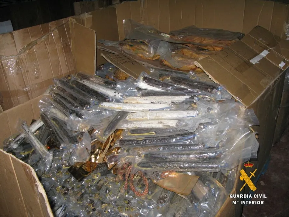 Foto 5 - La Guardia Civil inmoviliza en La Alberca una tonelada de productos ib&eacute;ricos y l&aacute;cteos con riesgo ...