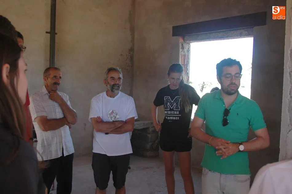 Foto 9 - Eduardo Carazo destaca en Monleras el Campo de Voluntariado promovido por el Ayuntamiento  
