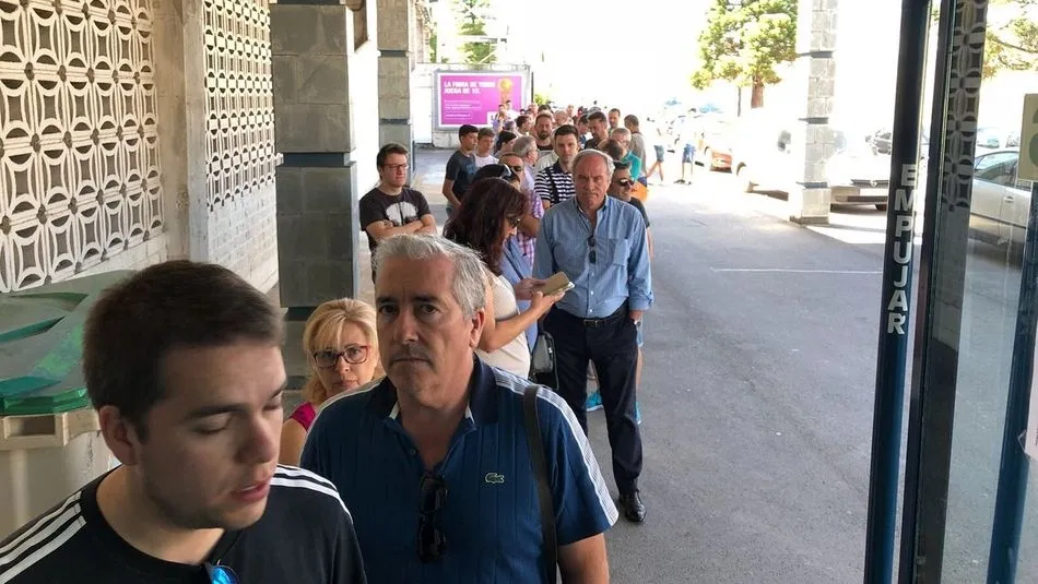 Foto 2 - Comienza la venta de los abonos del CF Salamanca UDS bajo una gran expectaci&oacute;n  