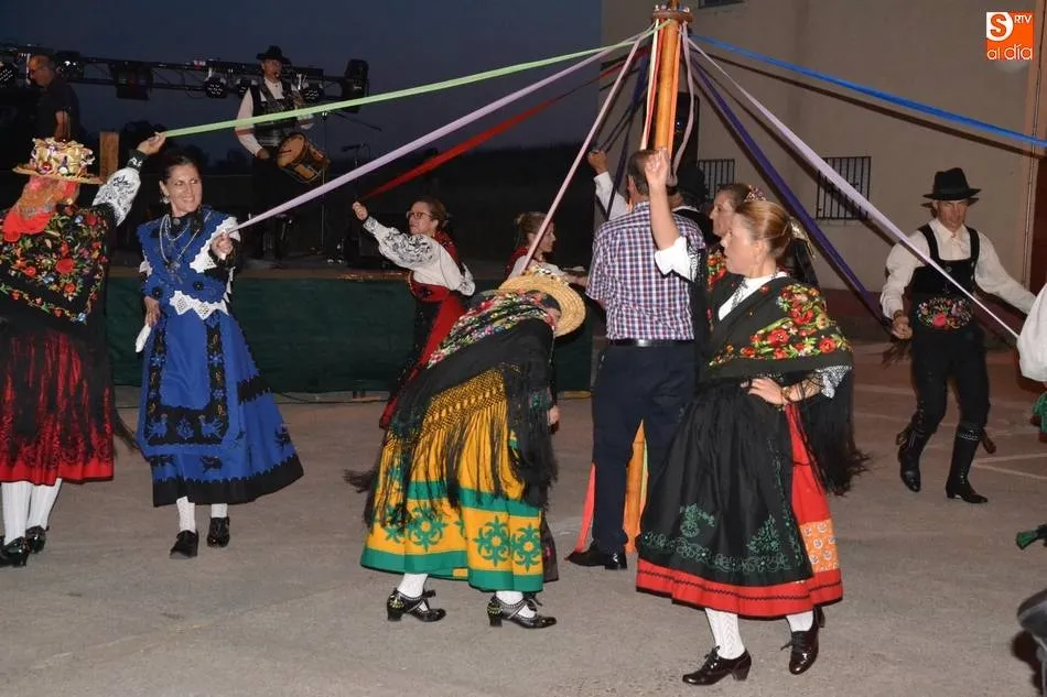 Uno de los grupos participantes en el Festival, Al Son del Tamboril