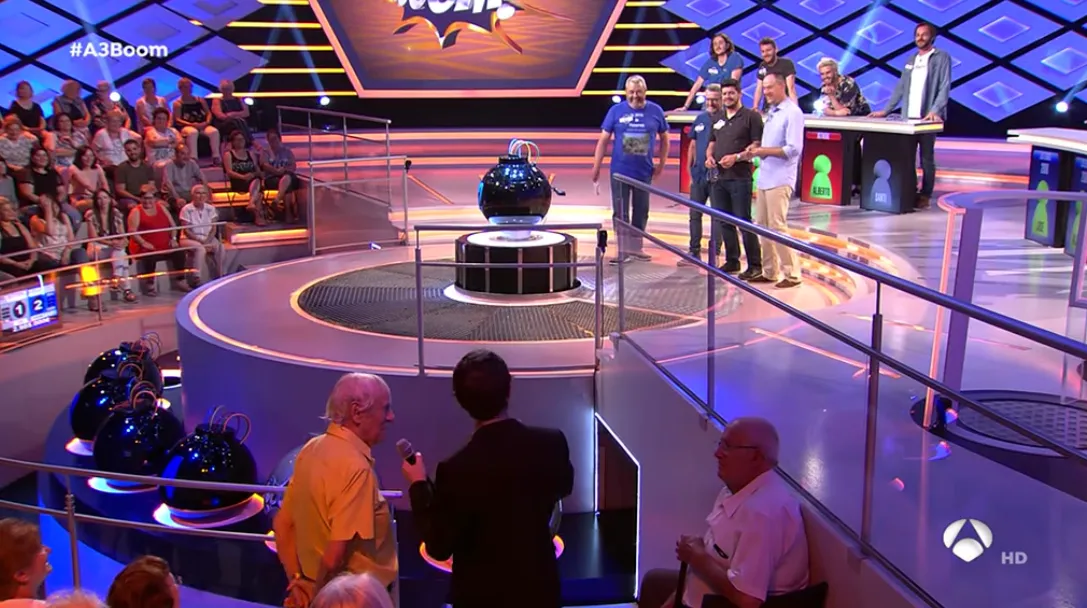 José Pinto se encuentra con un paisano en el plató de ‘¡Boom!’  