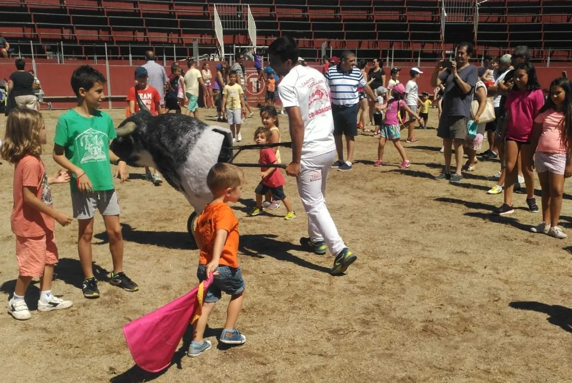 Foto 5 - Divertido encierro taurino infantil en la &uacute;ltima jornada festiva de Santa Marta
