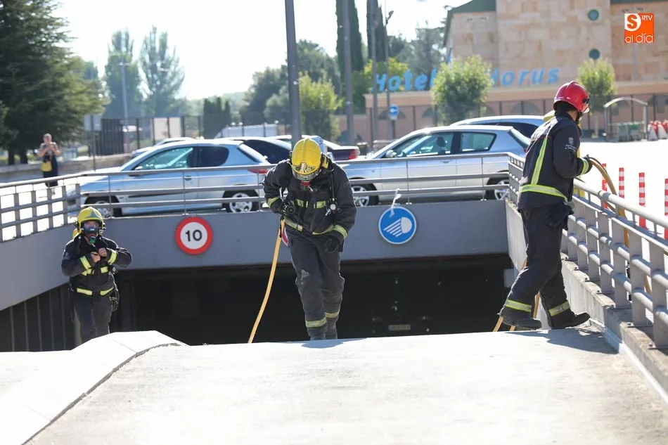 Foto 10 - El Centro Comercial El Tormes realiza con &eacute;xito un simulacro de evacuaci&oacute;n