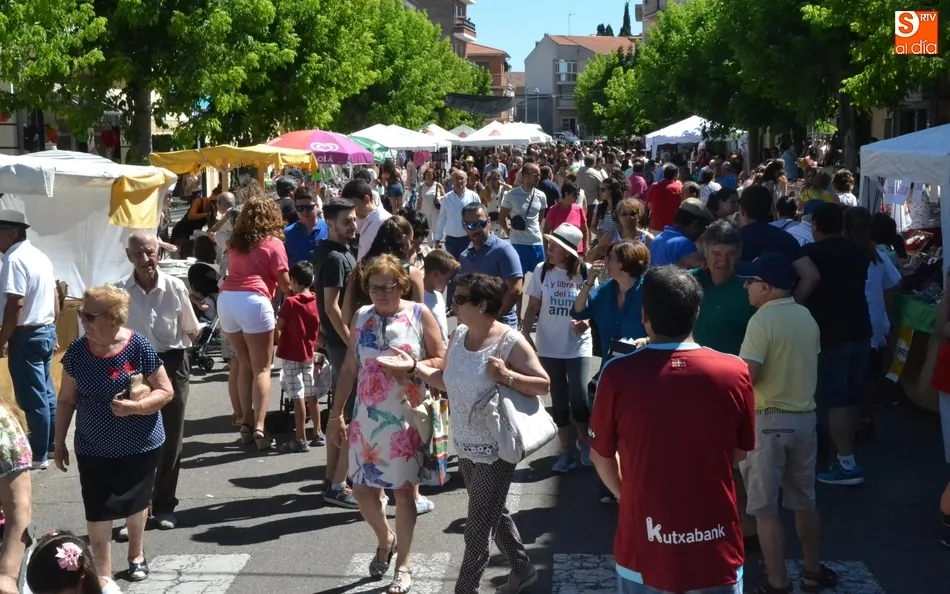 El Martes Chico debuta en julio con algunos puestos menos, igual volumen de público y mucho calor  