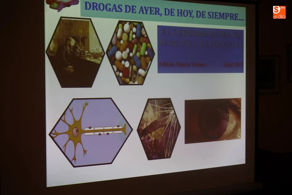 Foto 5 - Alfredo Garc&iacute;a Vicente aborda el tema &lsquo;A nuevos tiempos, nuevas drogas&rsquo; en la tertulia Rona...