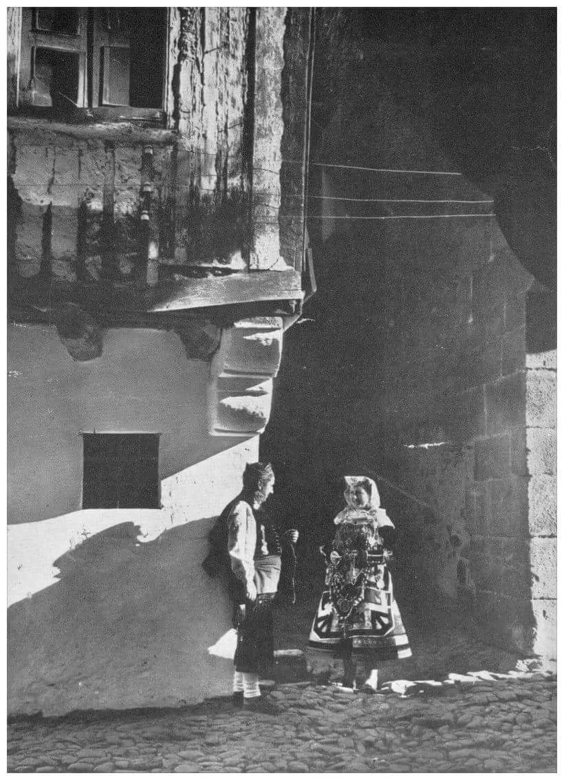 Foto 2 - Trajes t&iacute;picos femeninos de La Alberca