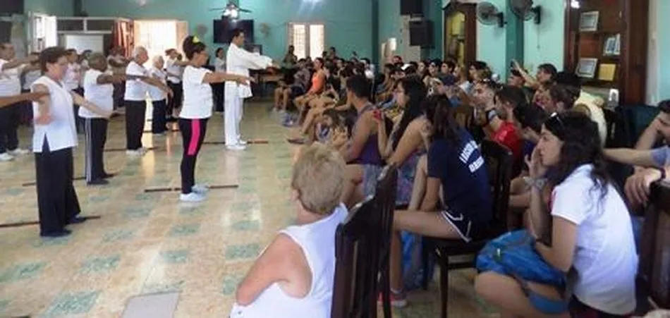 Foto 2 - Jornadas de Tai Chi y salud en el Club Villarino de la Habana  