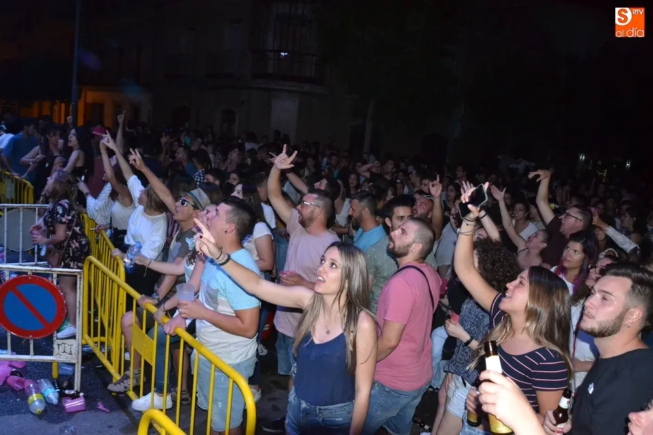 Foto 10 - SMS le pone la guinda al Martes Chico con un renovado show que congreg&oacute; a varios miles de personas ...