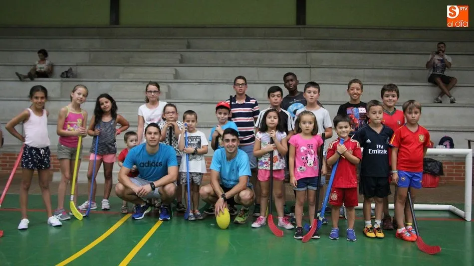 Yeray y Alejandro son los encargados de entretener y divertir a los niños de Vitigudino