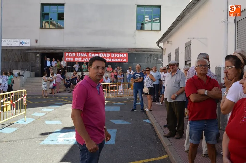 Foto 7 - La ciudadan&iacute;a y las instituciones responden positivamente al llamamiento por una sanidad digna en...