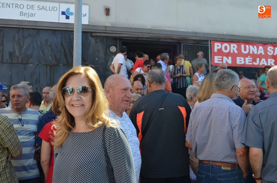 Foto 4 - La ciudadan&iacute;a y las instituciones responden positivamente al llamamiento por una sanidad digna en...