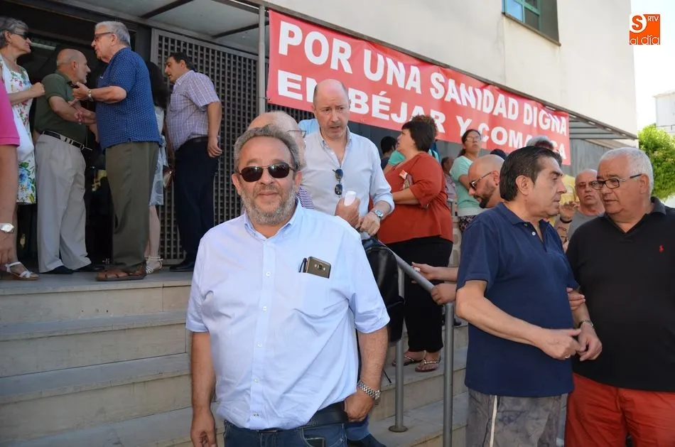 Foto 2 - La ciudadan&iacute;a y las instituciones responden positivamente al llamamiento por una sanidad digna en...