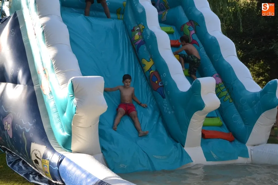 Foto 6 - Los ni&ntilde;os se convierten por un d&iacute;a en los reyes absolutos del verano mirobrigense  
