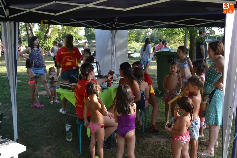 Foto 3 - Los ni&ntilde;os se convierten por un d&iacute;a en los reyes absolutos del verano mirobrigense  