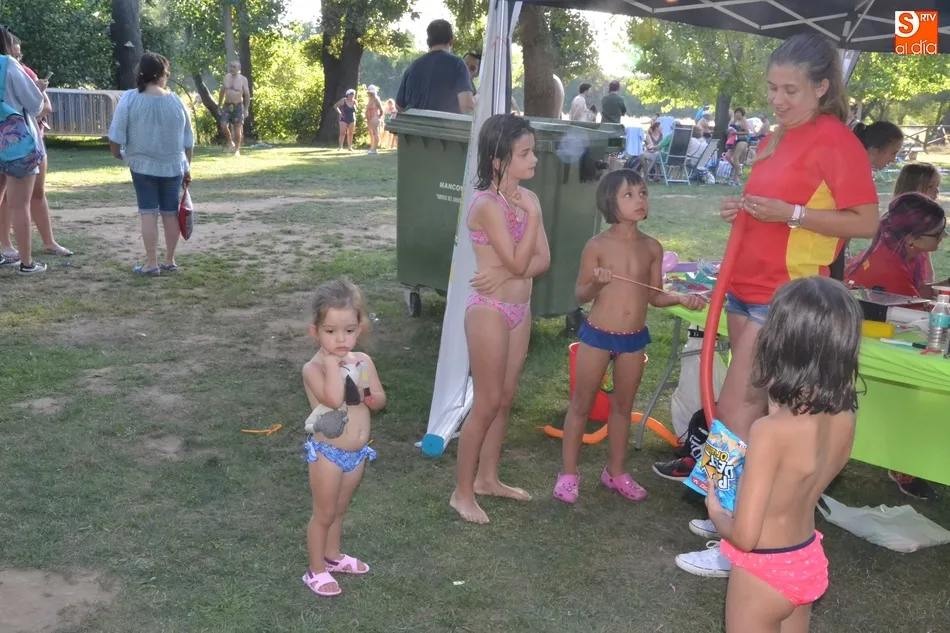 Foto 2 - Los ni&ntilde;os se convierten por un d&iacute;a en los reyes absolutos del verano mirobrigense  