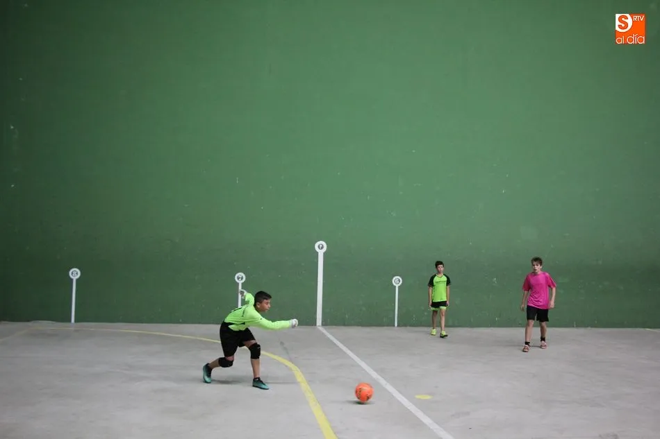 Foto 9 - Arranca el tradicional &lsquo;Campeonato de futbito&rsquo; de Vitigudino  