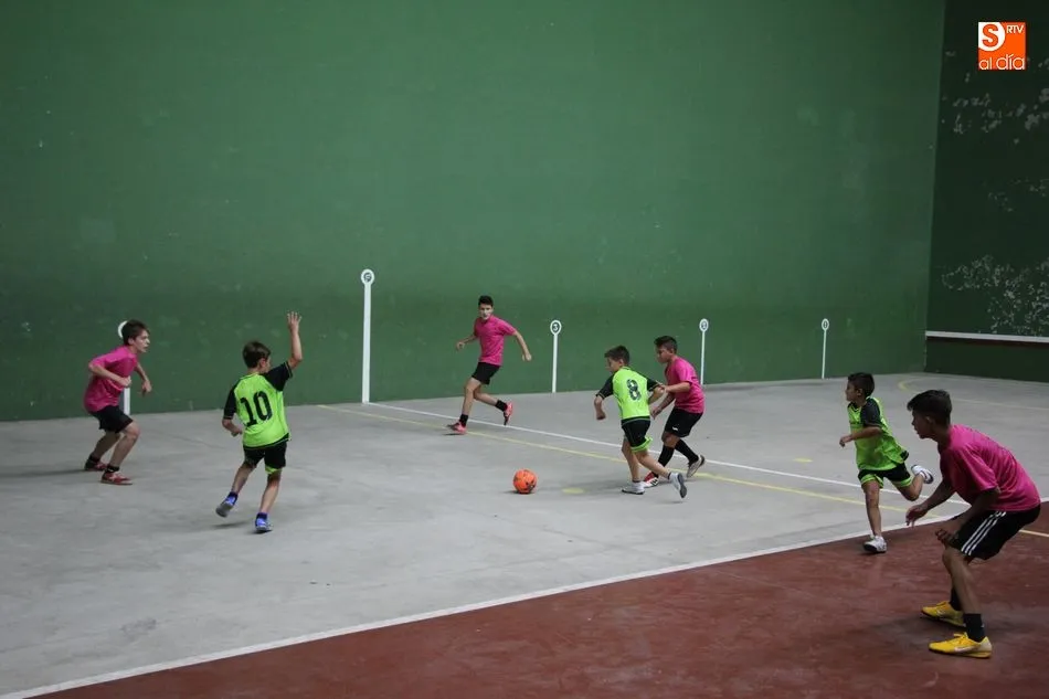 Foto 8 - Arranca el tradicional &lsquo;Campeonato de futbito&rsquo; de Vitigudino  