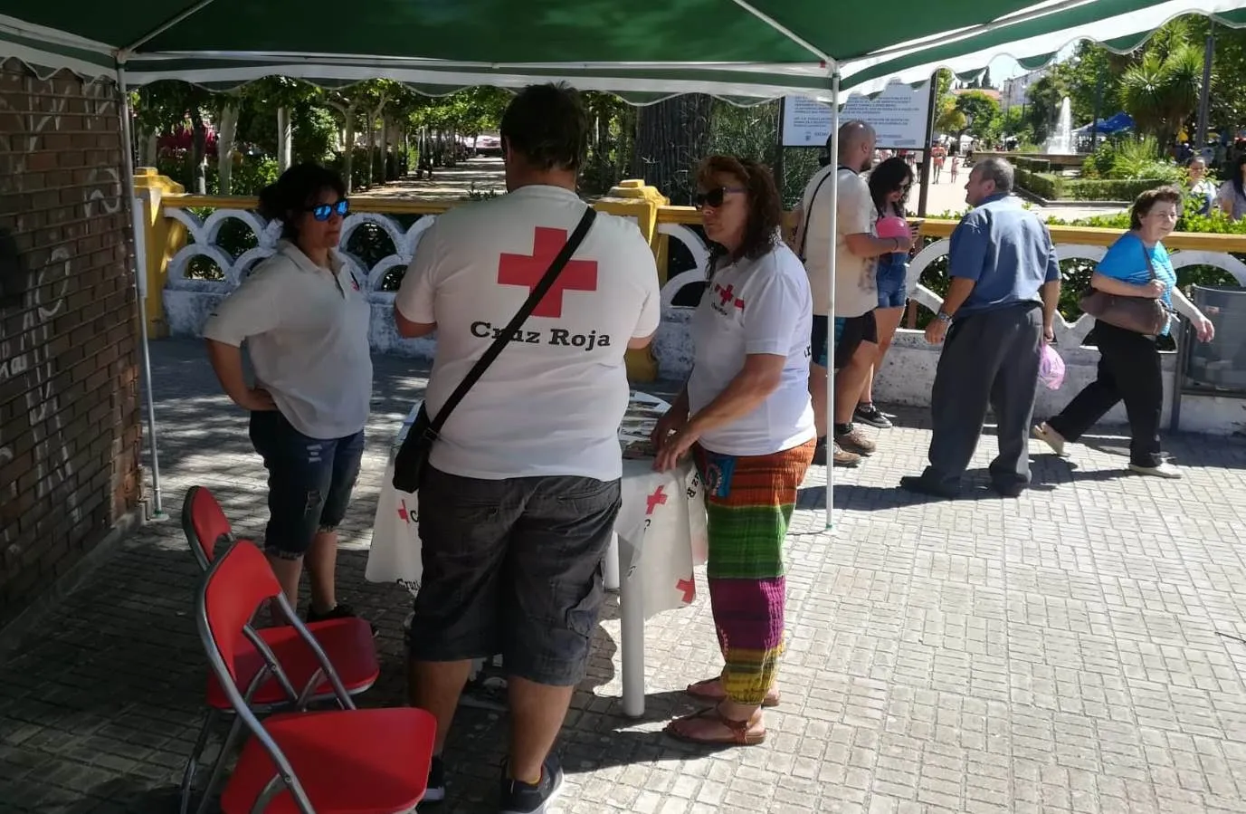 Foto 3 - El amplio despliegue de Cruz Roja y Mu&eacute;vete en el Martes Chico, en im&aacute;genes  